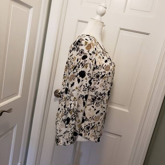 Violet + Claire Floral Print Blouse Size Large, Business Casual - Picture 2 of 9